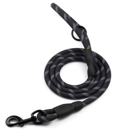 Dyfrgwn Mawr Dog a Rhaff Cŵn